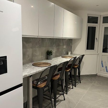 Beautiful Rooms Only Few Steps Away From Bruce Grove Tottenham Stadium Лондон Екстериор снимка