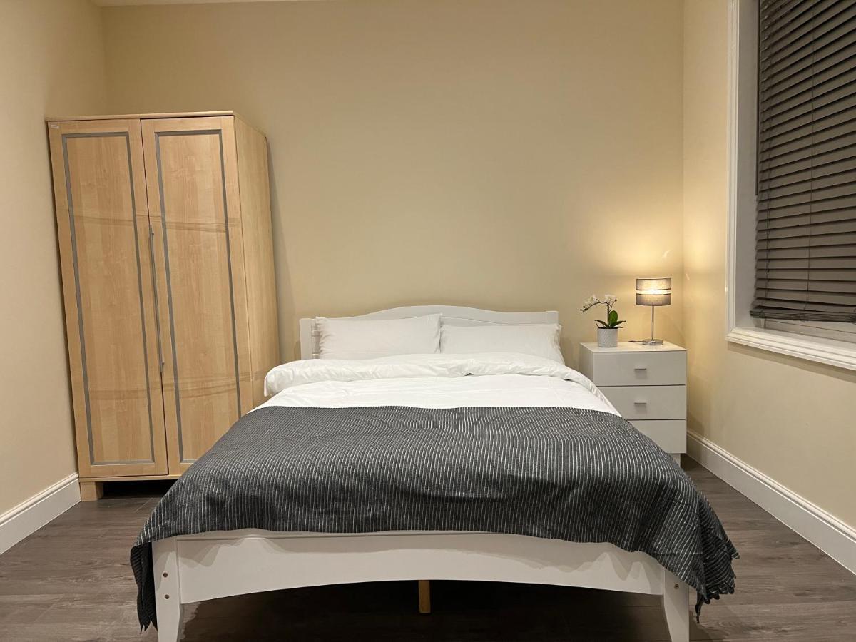 Beautiful Rooms Only Few Steps Away From Bruce Grove Tottenham Stadium Лондон Екстериор снимка