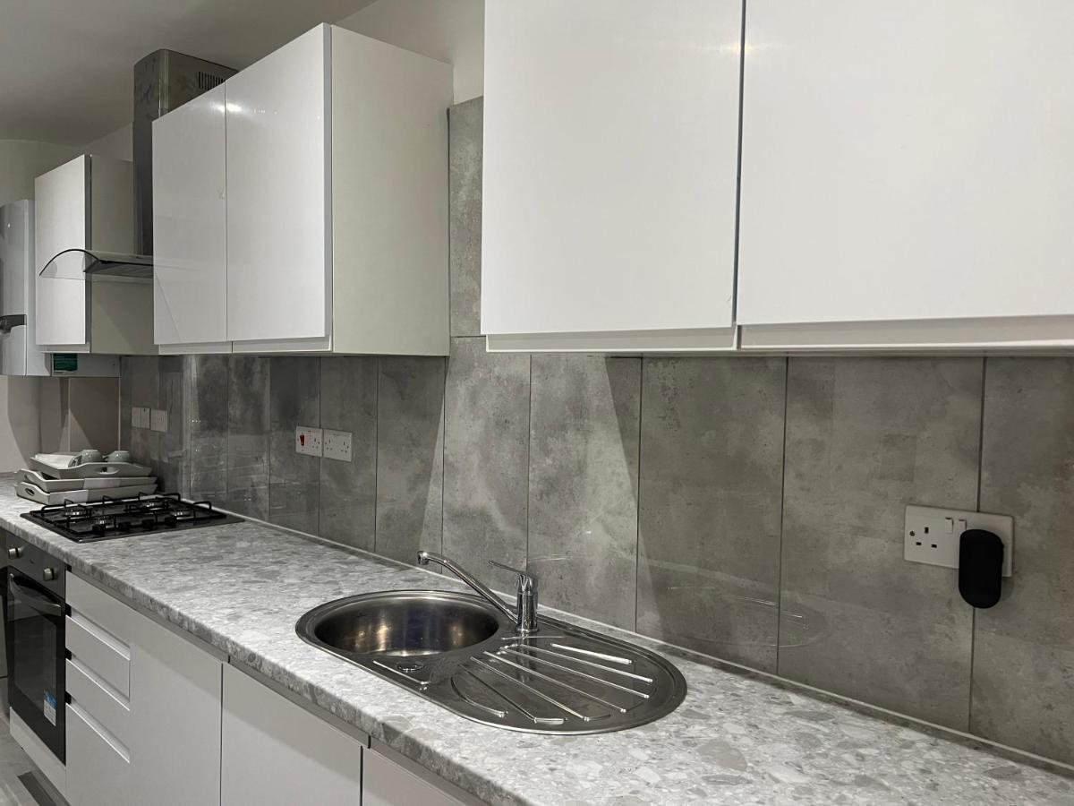 Beautiful Rooms Only Few Steps Away From Bruce Grove Tottenham Stadium Лондон Екстериор снимка