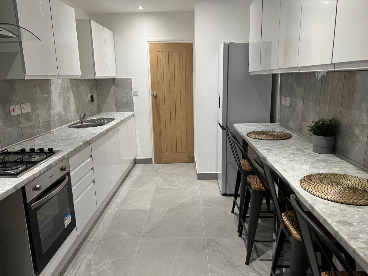 Beautiful Rooms Only Few Steps Away From Bruce Grove Tottenham Stadium Лондон Екстериор снимка